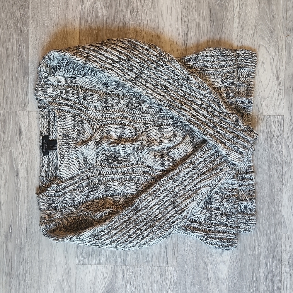 💥7|$30 Forever21 girls knitted sweater size medium
